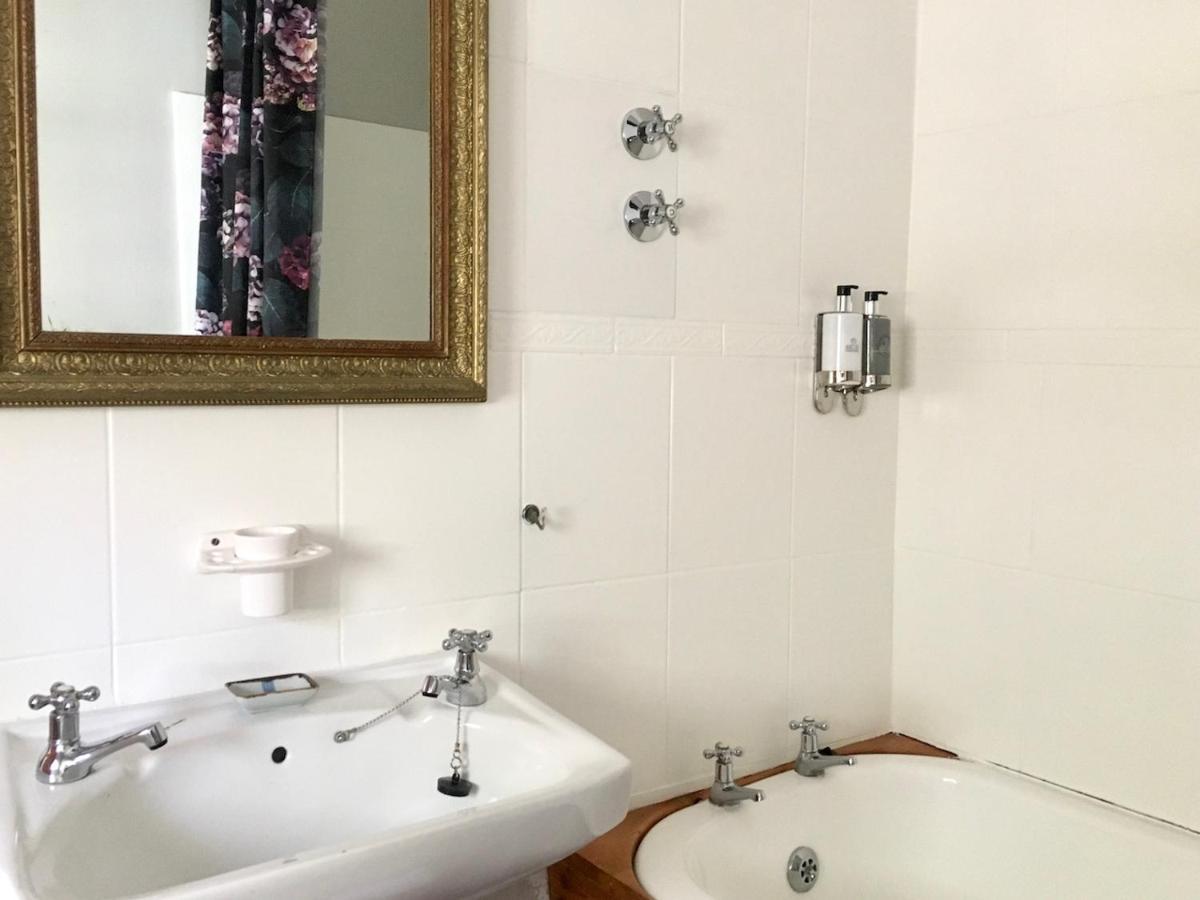 John Montagu Accommodation Ngoại thất bức ảnh